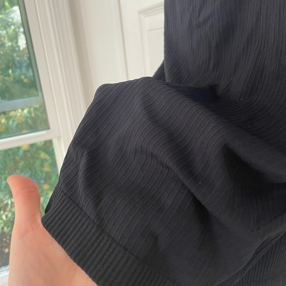 Seamless Ribbed Padded Tank - Picture 2 of 3